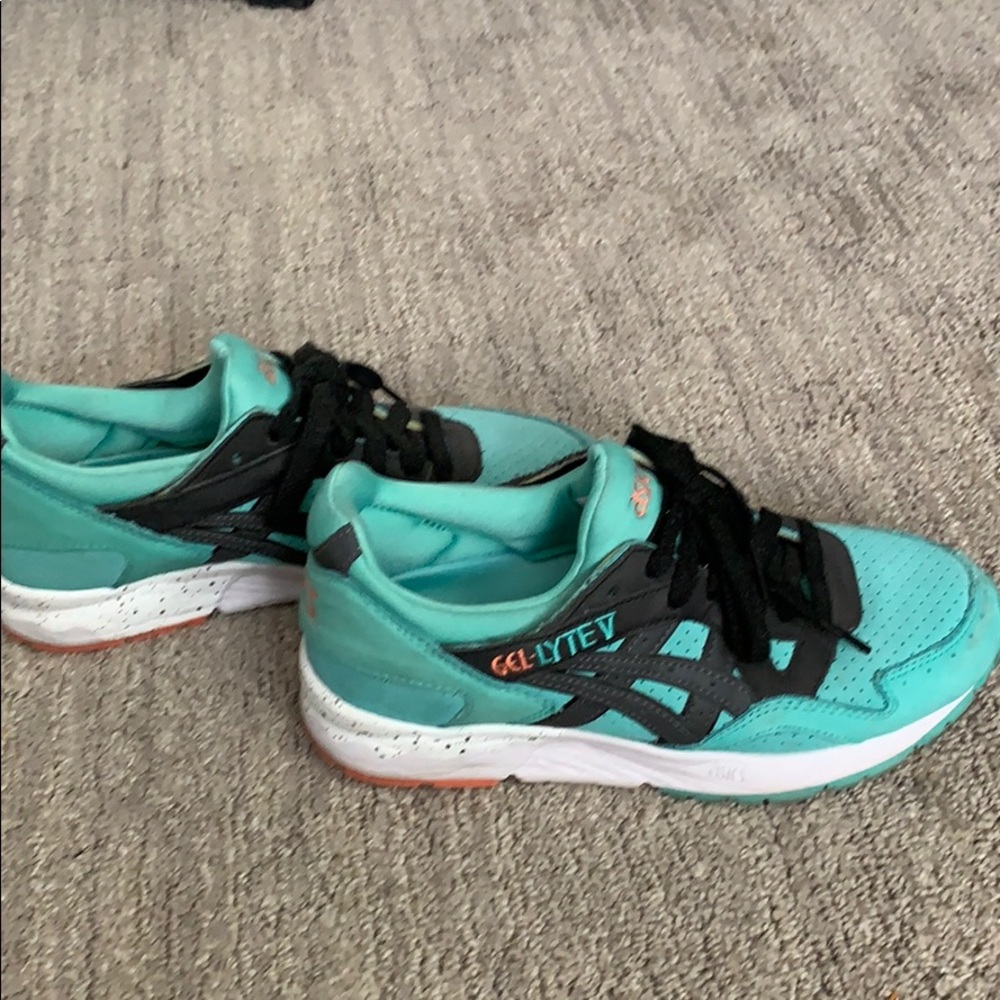 ASIC tennis shoes